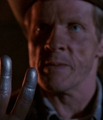 ROSWELL_-_E1X01_PILOT_632.jpg