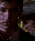 ROSWELL_-_E1X01_PILOT_684.jpg