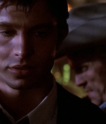 ROSWELL_-_E1X01_PILOT_685.jpg