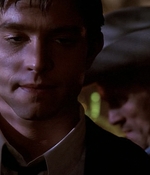 ROSWELL_-_E1X01_PILOT_687.jpg