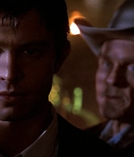 ROSWELL_-_E1X01_PILOT_693.jpg