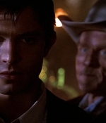 ROSWELL_-_E1X01_PILOT_694.jpg