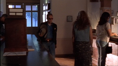 ROSWELL_-_E1X02_THE_MORNING_AFTER_003.jpg