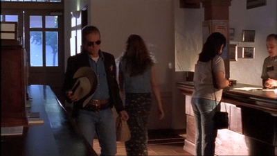 ROSWELL_-_E1X02_THE_MORNING_AFTER_005.jpg
