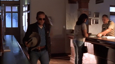 ROSWELL_-_E1X02_THE_MORNING_AFTER_006.jpg