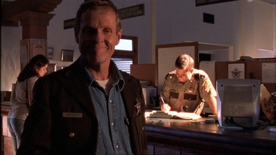 ROSWELL_-_E1X02_THE_MORNING_AFTER_024.jpg