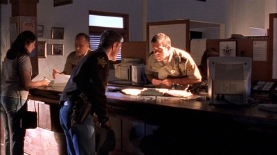 ROSWELL_-_E1X02_THE_MORNING_AFTER_037.jpg