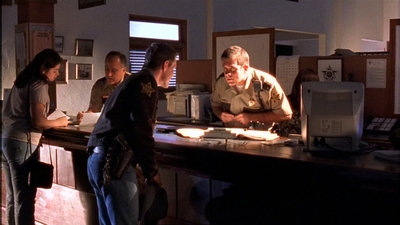 ROSWELL_-_E1X02_THE_MORNING_AFTER_039.jpg