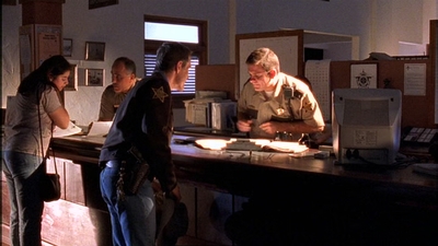 ROSWELL_-_E1X02_THE_MORNING_AFTER_043.jpg