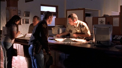 ROSWELL_-_E1X02_THE_MORNING_AFTER_045.jpg