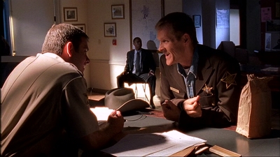 ROSWELL_-_E1X02_THE_MORNING_AFTER_084.jpg