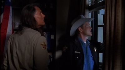 ROSWELL_-_E1X02_THE_MORNING_AFTER_450.jpg