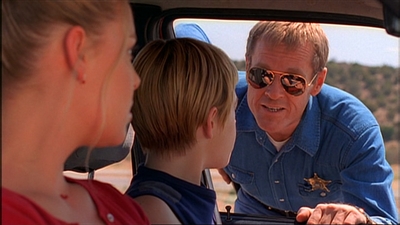 ROSWELL_-_E1X03_MONSTERS_009.jpg
