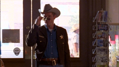 ROSWELL_-_E1X03_MONSTERS_015.jpg
