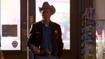 ROSWELL_-_E1X03_MONSTERS_017.jpg