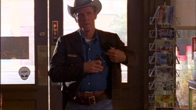ROSWELL_-_E1X03_MONSTERS_023.jpg