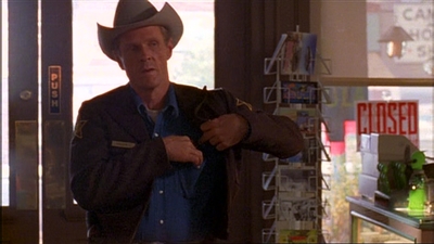 ROSWELL_-_E1X03_MONSTERS_026.jpg
