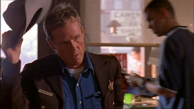 ROSWELL_-_E1X03_MONSTERS_030.jpg