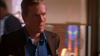 ROSWELL_-_E1X03_MONSTERS_032.jpg