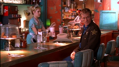 ROSWELL_-_E1X03_MONSTERS_072.jpg