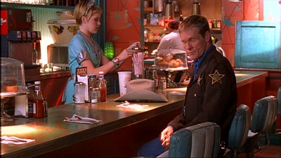 ROSWELL_-_E1X03_MONSTERS_075.jpg
