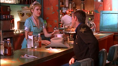 ROSWELL_-_E1X03_MONSTERS_084.jpg