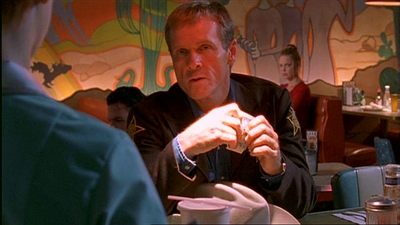 ROSWELL_-_E1X03_MONSTERS_125.jpg
