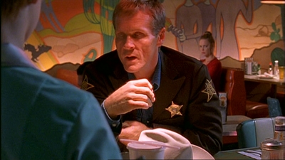ROSWELL_-_E1X03_MONSTERS_128.jpg