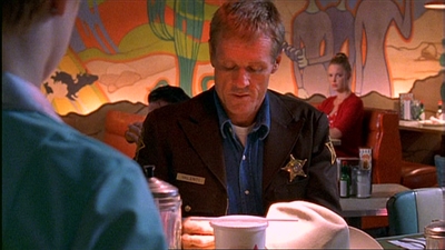 ROSWELL_-_E1X03_MONSTERS_145.jpg