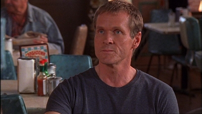 ROSWELL_-_E1X03_MONSTERS_216.jpg