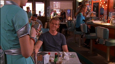 ROSWELL_-_E1X03_MONSTERS_231.jpg