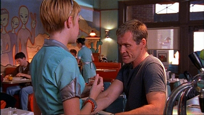 ROSWELL_-_E1X03_MONSTERS_255.jpg