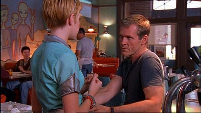 ROSWELL_-_E1X03_MONSTERS_282.jpg