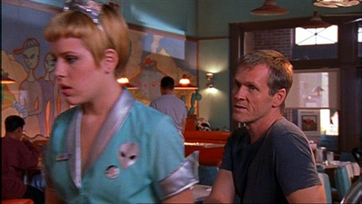ROSWELL_-_E1X03_MONSTERS_285.jpg
