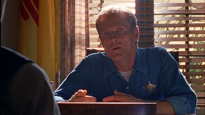 ROSWELL_-_E1X03_MONSTERS_382.jpg
