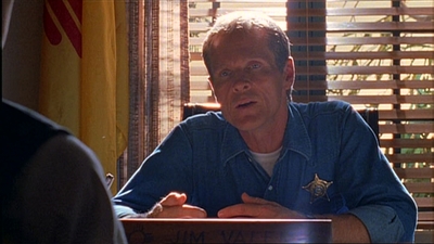 ROSWELL_-_E1X03_MONSTERS_384.jpg