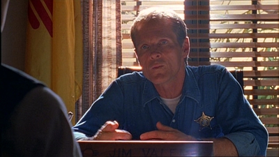 ROSWELL_-_E1X03_MONSTERS_385.jpg
