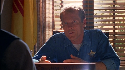 ROSWELL_-_E1X03_MONSTERS_390.jpg
