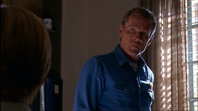 ROSWELL_-_E1X03_MONSTERS_415.jpg