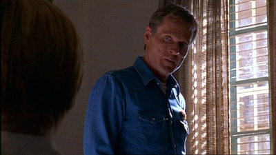 ROSWELL_-_E1X03_MONSTERS_421.jpg