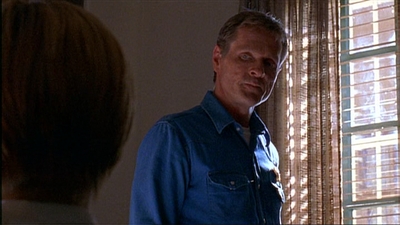 ROSWELL_-_E1X03_MONSTERS_429.jpg