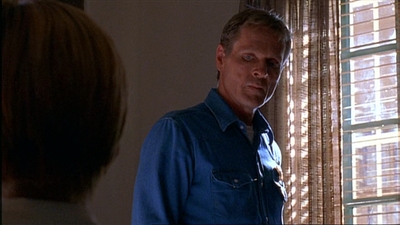 ROSWELL_-_E1X03_MONSTERS_431.jpg
