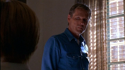 ROSWELL_-_E1X03_MONSTERS_433.jpg