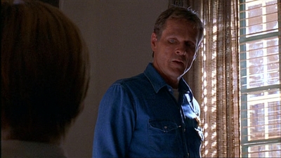 ROSWELL_-_E1X03_MONSTERS_434.jpg