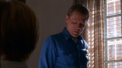 ROSWELL_-_E1X03_MONSTERS_435.jpg