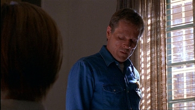 ROSWELL_-_E1X03_MONSTERS_438.jpg