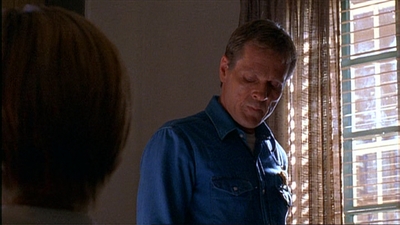 ROSWELL_-_E1X03_MONSTERS_441.jpg