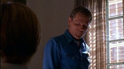 ROSWELL_-_E1X03_MONSTERS_442.jpg