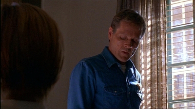 ROSWELL_-_E1X03_MONSTERS_444.jpg