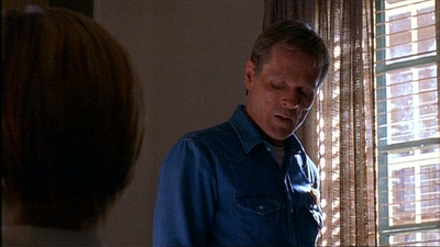 ROSWELL_-_E1X03_MONSTERS_445.jpg